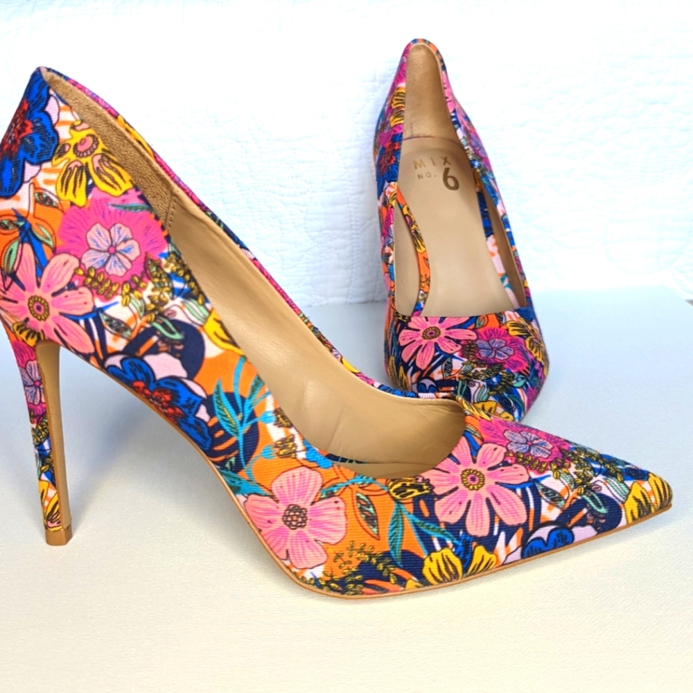 Fabric floral pumps